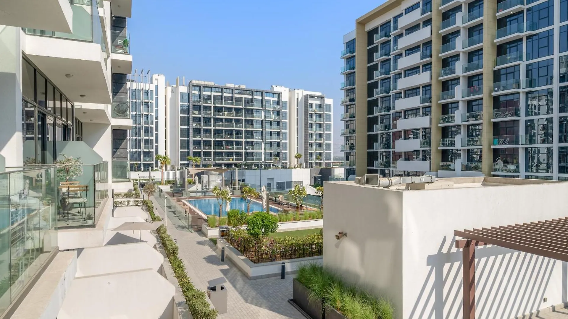 Apartment Charming Studio With Pool & Gym Dubai