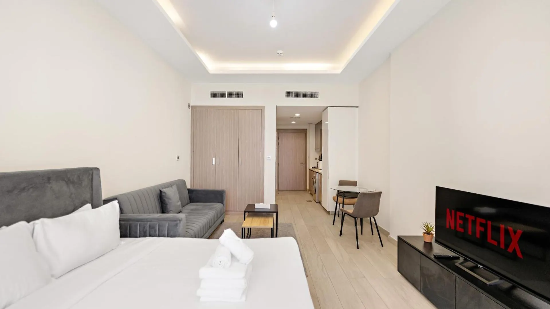 Charming Studio With Pool & Gym ドバイ