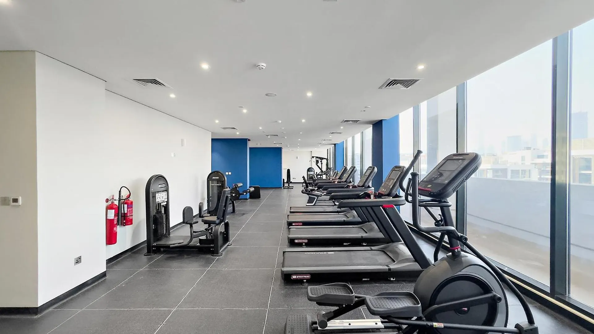 アパート Charming Studio With Pool & Gym ドバイ